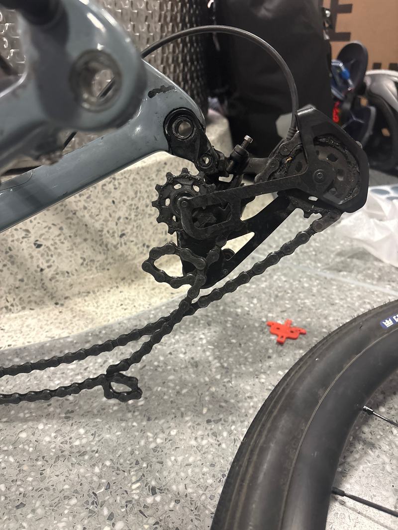 Chain Loops assembling bike